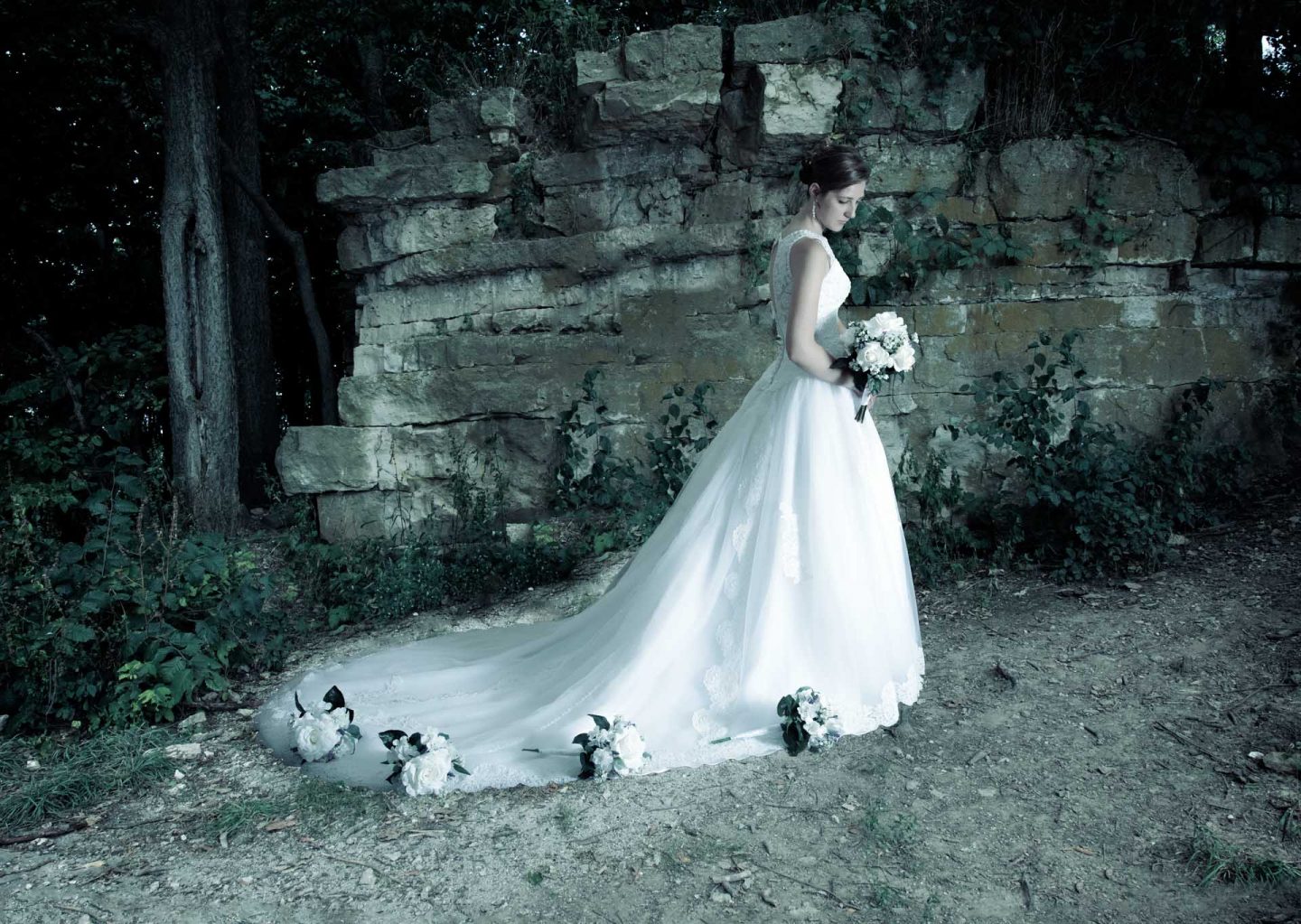 A beautiful bride poses at High Cliff State Park